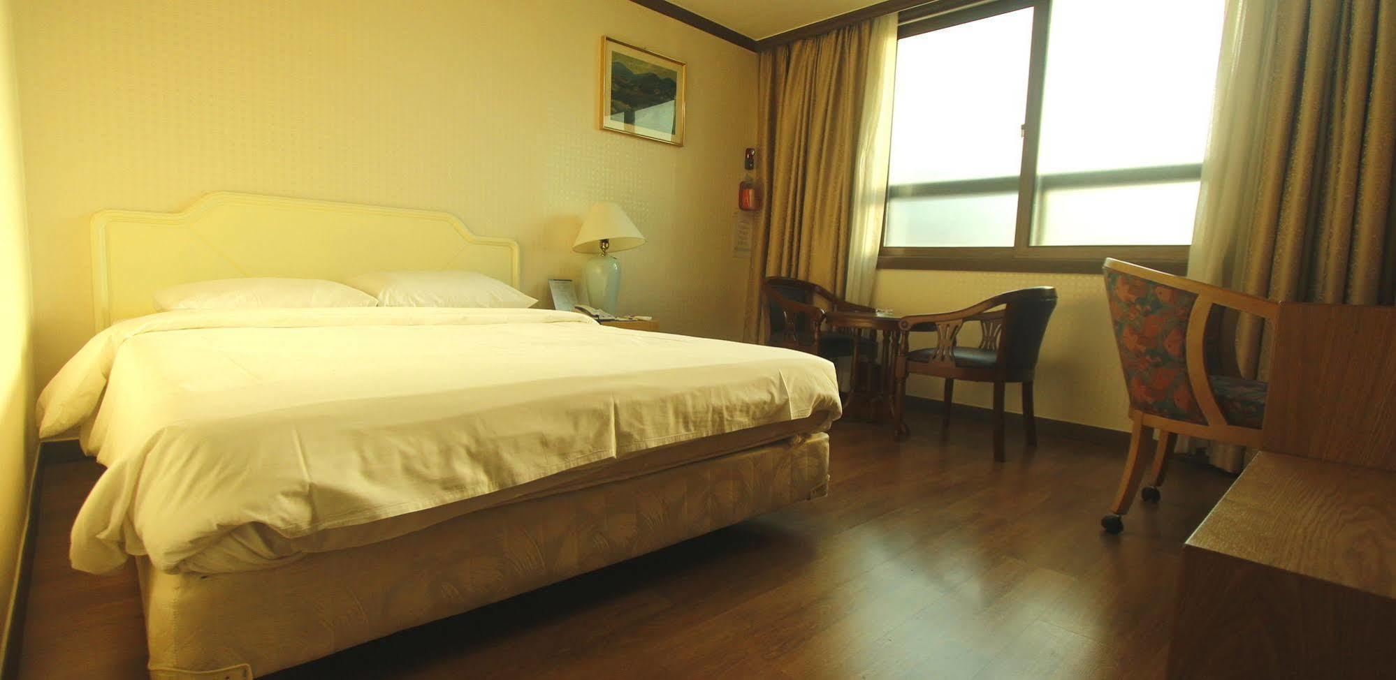 Gwangmyeong Diana Hotel Екстериор снимка